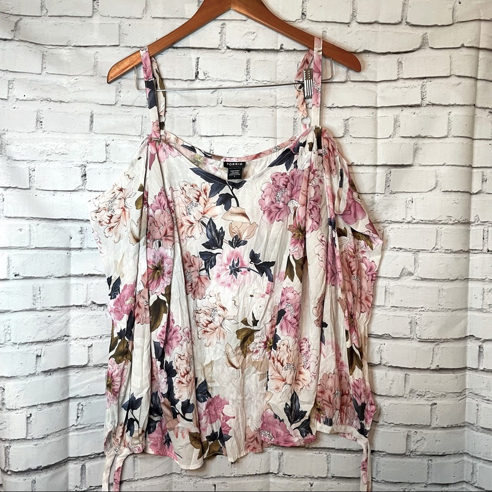 Torrid White Floral Open Shoulder Top